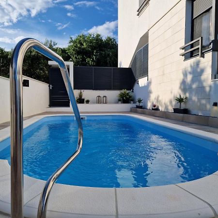 Apartman Marcelina 1 With Private Pool Τρογκίρ Εξωτερικό φωτογραφία