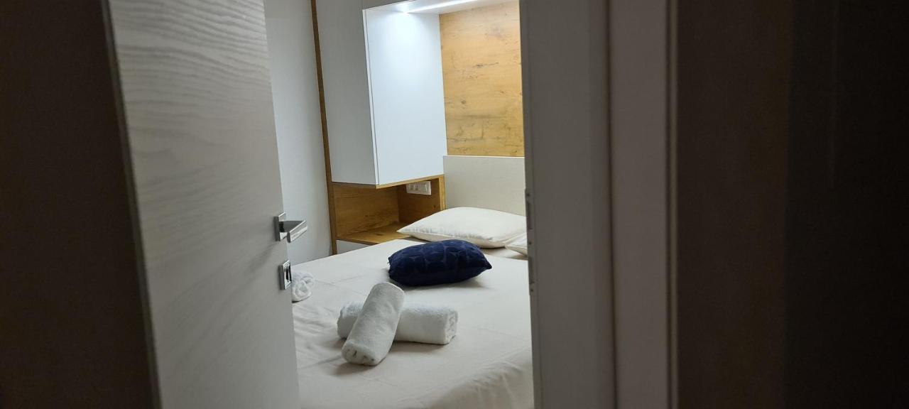 Apartman Marcelina 1 With Private Pool Τρογκίρ Εξωτερικό φωτογραφία